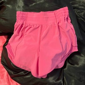 lululemon size 4, 4 inch hotty hot sonic pink shorts